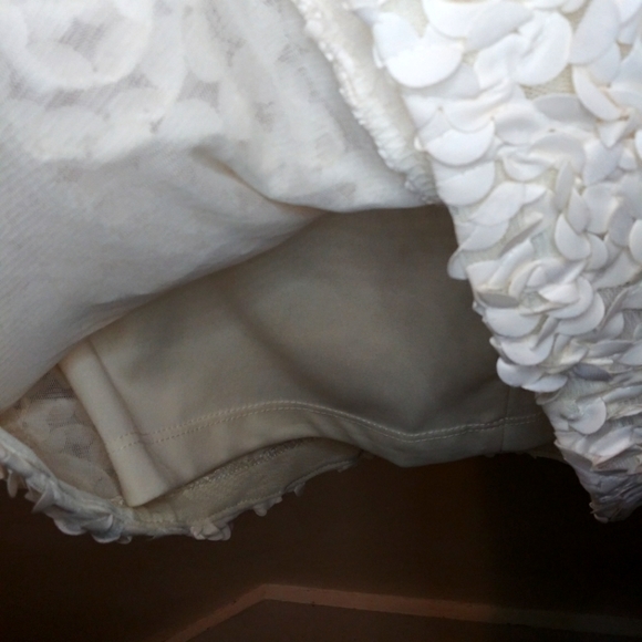 Frank Lyman Ivory 3-Dimensional Rose Petal Design Special Occasion Sheath Dress - Picture 9 of 14